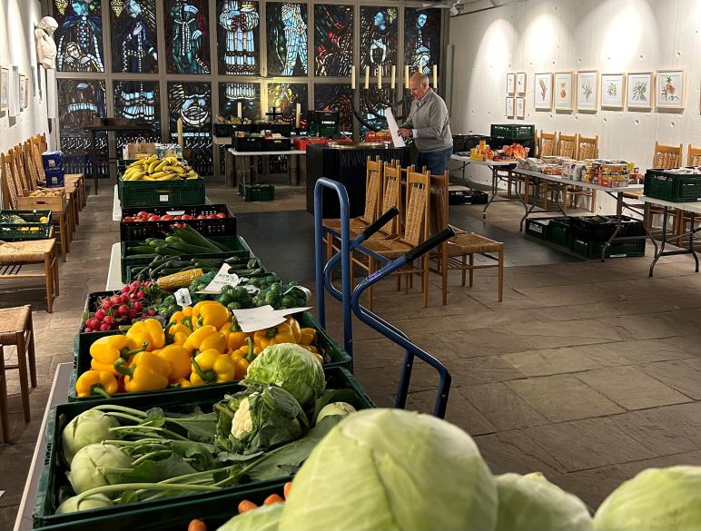 Buffet für Laib und Seele in der Taufkapelle